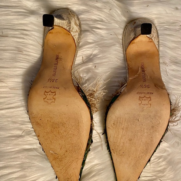 Manolo Blahnik Open back feathered shoes - Picture 4 of 7
